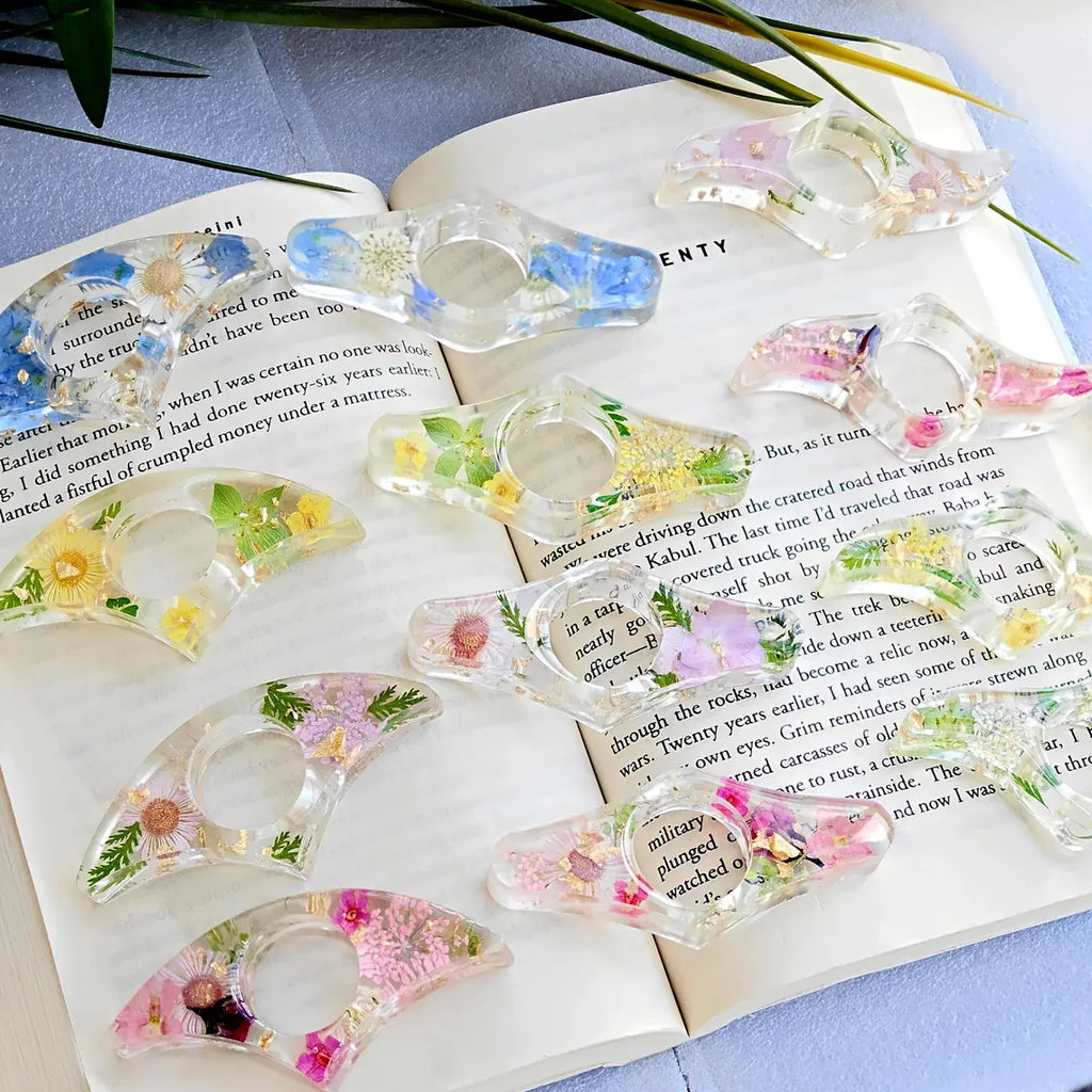 Herzförmiger Buchseitenhalter aus Harz mit echten Blumen, Lesezeichen für Buchliebhaber