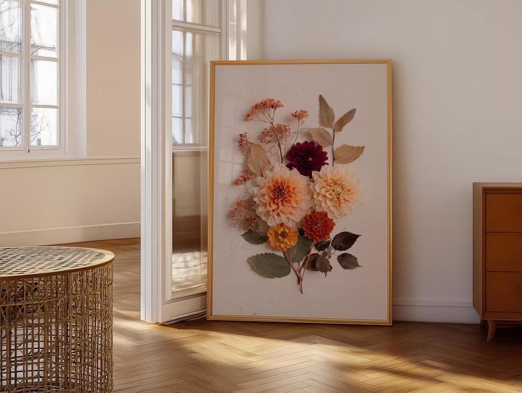 Gepresste Dahlie Print | Orangefarbenes botanisches Poster | Getrocknete Blumen Wandkunst