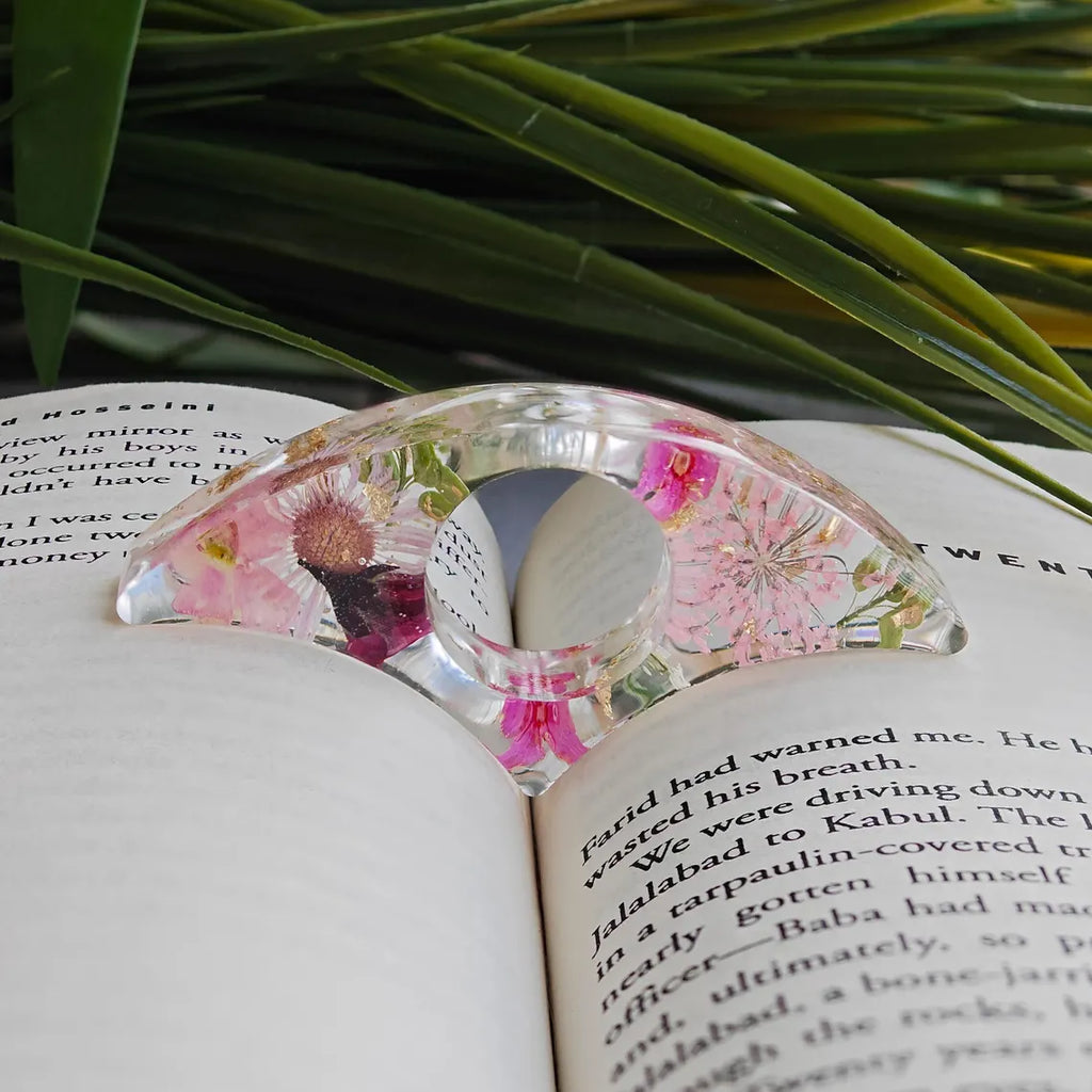Herzförmiger Buchseitenhalter aus Harz mit echten Blumen, Lesezeichen für Buchliebhaber