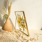 Gepresster Blumenrahmen, Doppelglas, Messingrahmen, 17,5x12,7 cm, botanische Kunstcollage