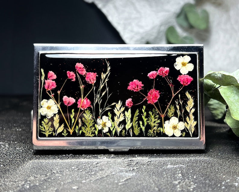 Kreditkartenhalter mit echten gepressten Trockenblumen, Visitenkartenetui aus Metall mit Kunstharz, Kartenbörse