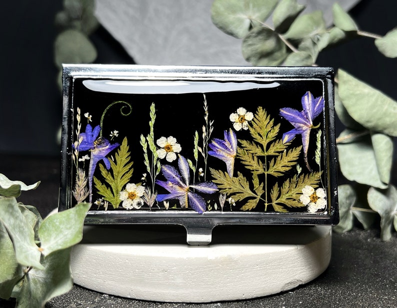 Echter Blumen Visitenkartenhalter, Kreditkartenhalter, Metall Kartenetui mit getrockneten Blumen und Kunstharz