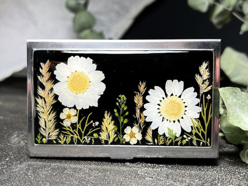 Kreditkartenhalter mit echten gepressten Trockenblumen, Metalletui