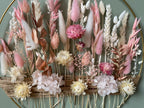 Rosa & weiße Trockenblumen Wanddeko – Boho Blumenkranz – Romantische Dekoration