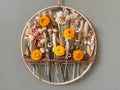 Rustikaler Holzkranz mit Margeriten & Trockenblumen – Boho Blumenring für Wanddeko