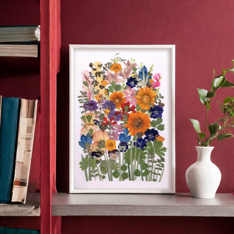 Handgefertigter Botanischer Rahmen mit echten gepressten Blumen und getrockneten Pflanzen, 20x30cm, Holzrahmen