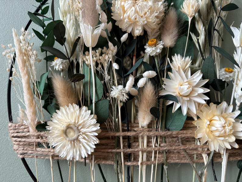 Trockenblumen Wandkranz mit Eukalyptus – Natürlicher Blumenring für Boho und modernes Wohndesign