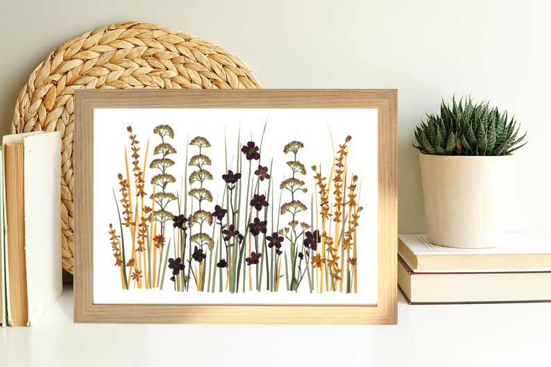 Getrocknetes Blumenarrangement im Holzrahmen 20x30cm – Echte Blumenkunst Wohndekoration