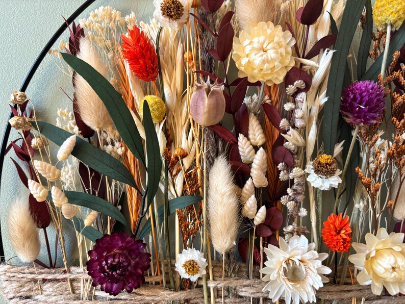Bordeauxroter Eukalyptus Blumenkranz – Herbstliche Wanddeko, Boho & Landhausstil