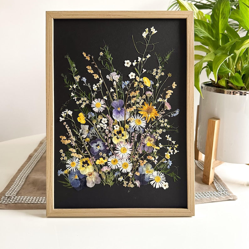 Stiefmütterchen Wiese Bauernhaus Blumendekor, gepresste Blumen Wohnkultur gerahmt, echte Blumen rustikale Wohnkultur, Raumdekor Blume botanisches Geschenk