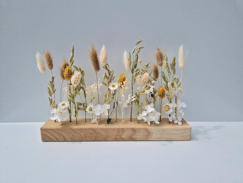 Holzleiste mit Trockenblumen | Eichenholz Blumenboard | Tischdeko Wanddeko