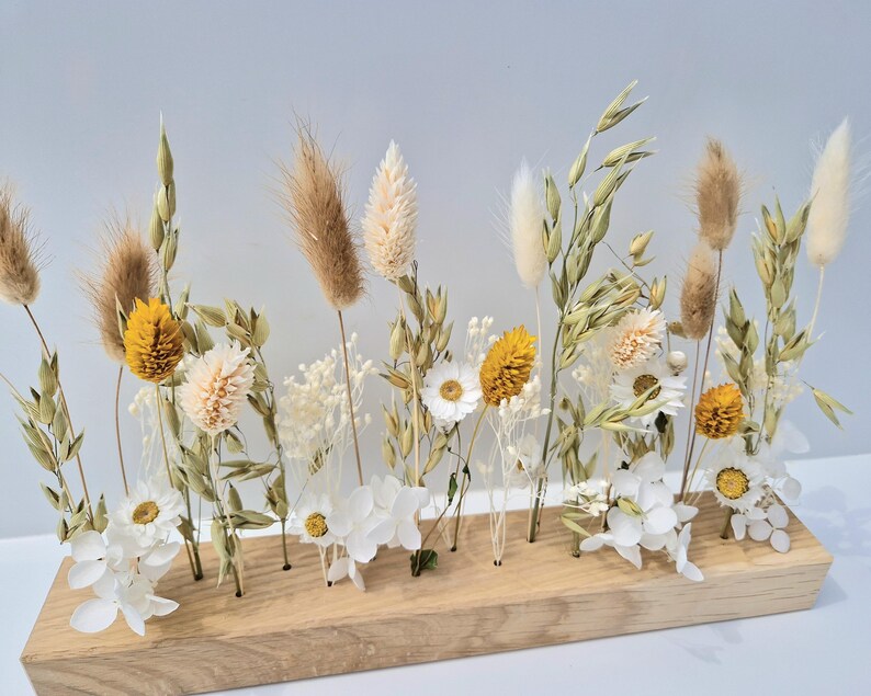 Holzleiste mit Trockenblumen | Eichenholz Blumenboard | Tischdeko Wanddeko