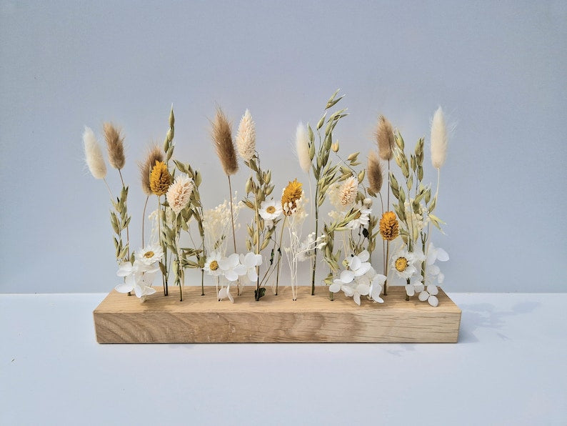 Holzleiste mit Trockenblumen | Eichenholz Blumenboard | Tischdeko Wanddeko