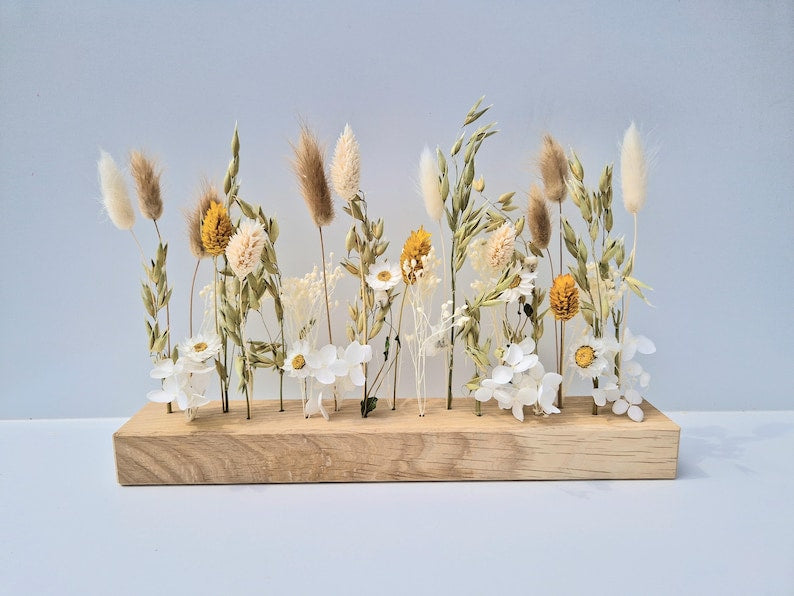 Holzleiste mit Trockenblumen | Eichenholz Blumenboard | Tischdeko Wanddeko
