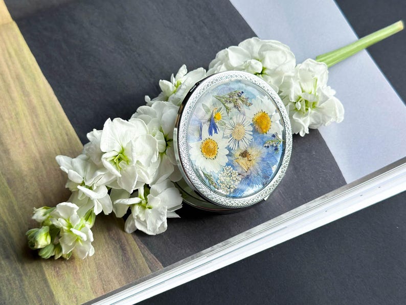 Gepresste Blume Taschenspiegel, Silber, 7,8 cm, zwei Spiegel, floraler Kompaktspiegel, Reise