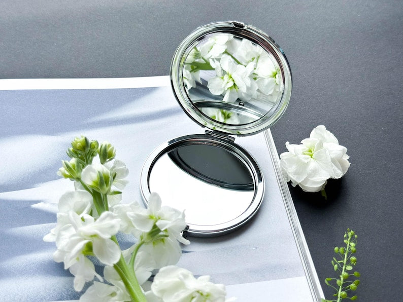 Gepresste Blume Taschenspiegel, Silber, 7,8 cm, zwei Spiegel, floraler Kompaktspiegel, Reise