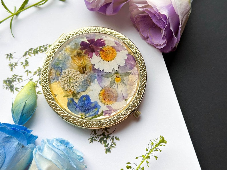 Silberner Taschenspiegel mit gepresster echter Blume, goldfarbenes Finish, Handwerkskosmetik, Hochzeitsgeschenk
