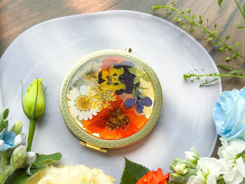 Handgefertigter Taschenspiegel mit echten gepressten Blumen, 7,8 cm, goldfarben, für Damen