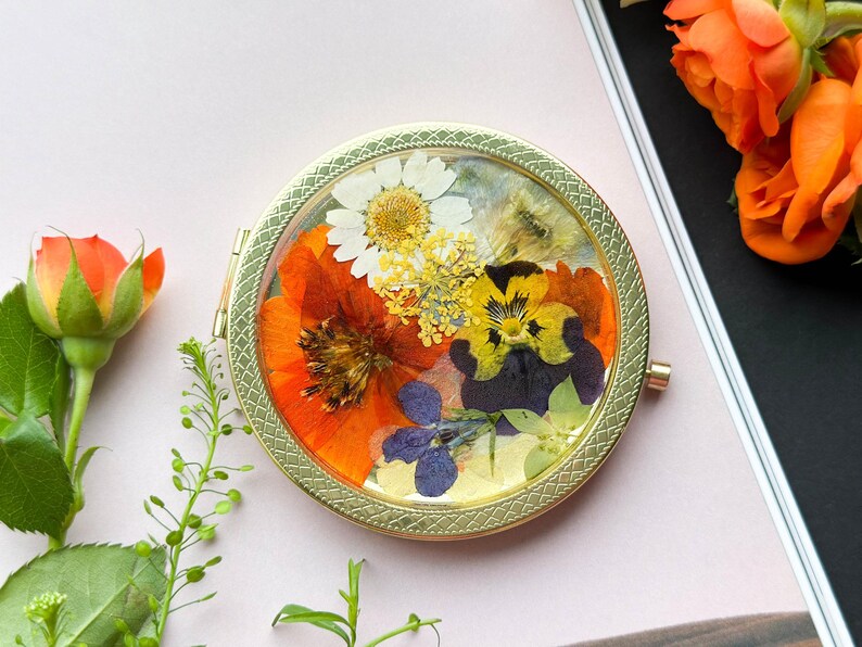 Handgefertigter Taschenspiegel mit echten gepressten Blumen, 7,8 cm, goldfarben, für Damen