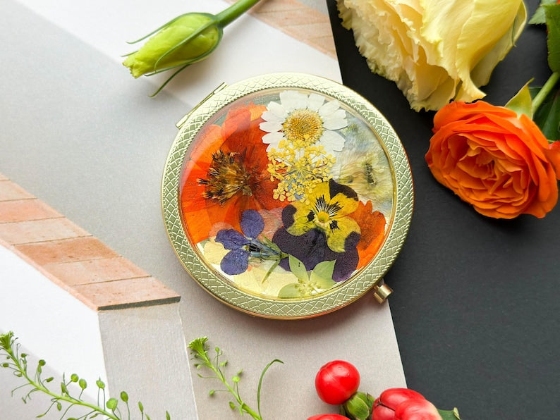 Handgefertigter Taschenspiegel mit echten gepressten Blumen, 7,8 cm, goldfarben, für Damen