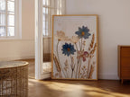 Gepresste Blumen Wandkunst – Blauer Kosmos Botanischer Druck – Getrocknete Wildblumen Poster – Vintage Pflanzenkunst